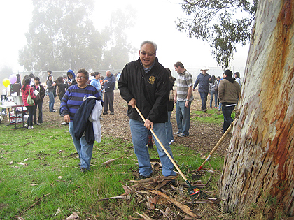 Volunteers at Ulistac Natural Area Dig in to Honor Memory of Martin Luther King, Jr.