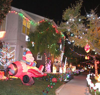 Winning Holiday Home Decorations Light Up Community