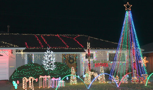 Winning Holiday Home Decorations Light Up Community