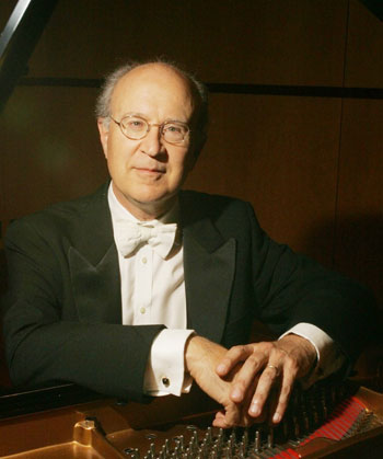 Pianist Hans Boepple Delights at SCU