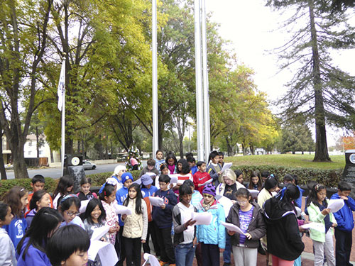 Milliken 5th Graders Decorate Holiday Tree at Veterans Memorial