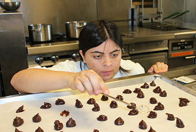 Mission College Offers Chocolate and Confectionery Class